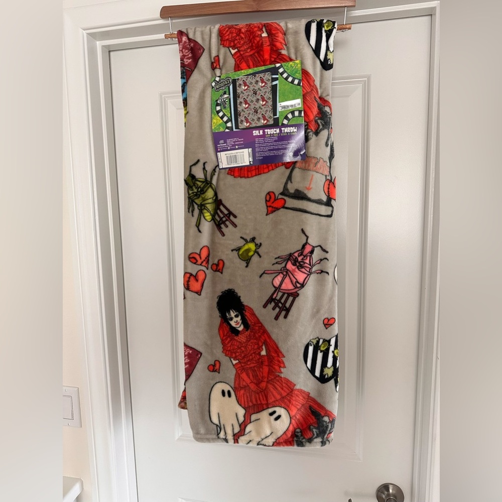 Beetlejuice Valentines Lydia Throw Blanket